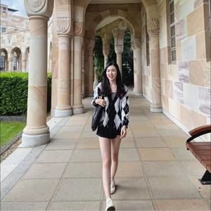 Meet your Posher, Yong